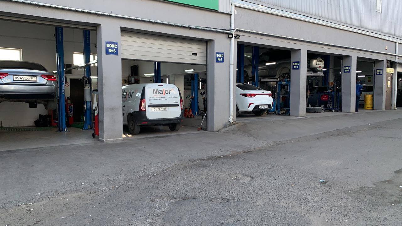 Ремонтные боксы автосервиса Пилот